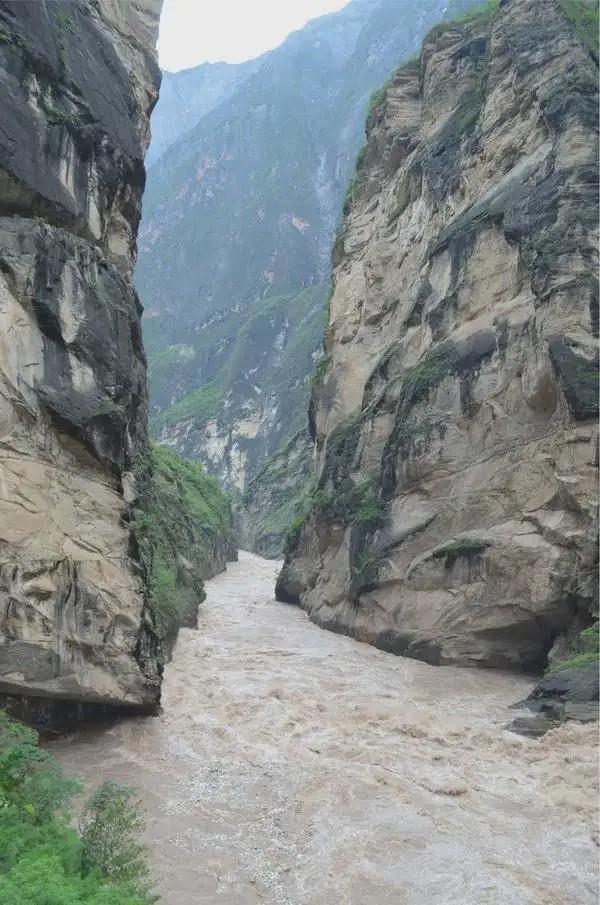 金沙江——游中国第一大河，赏长江第一大峡谷，观“虎跳峡”奇观